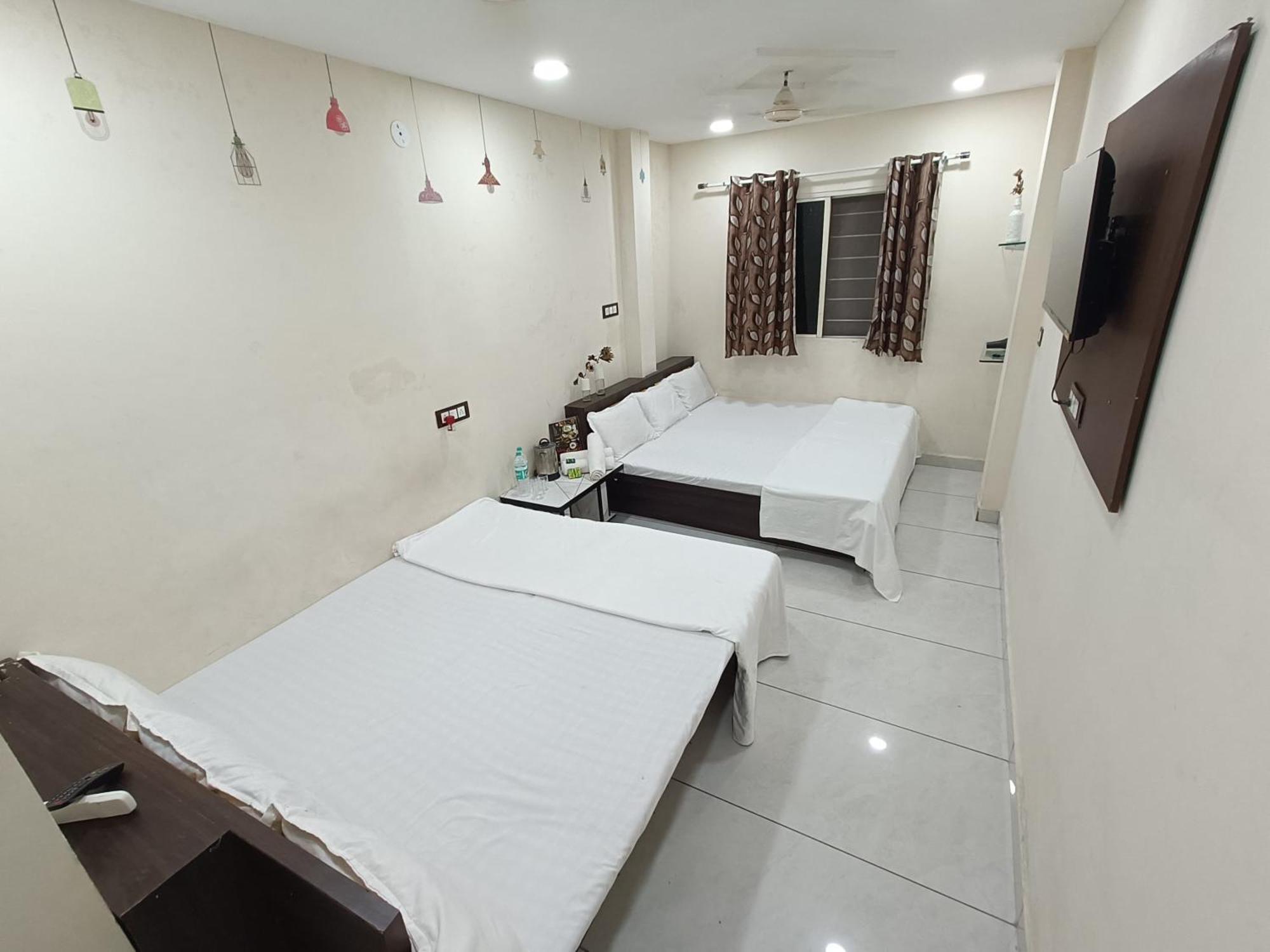 Treebo Yatri Grah Kshipra T Hotel Ujjain Dış mekan fotoğraf