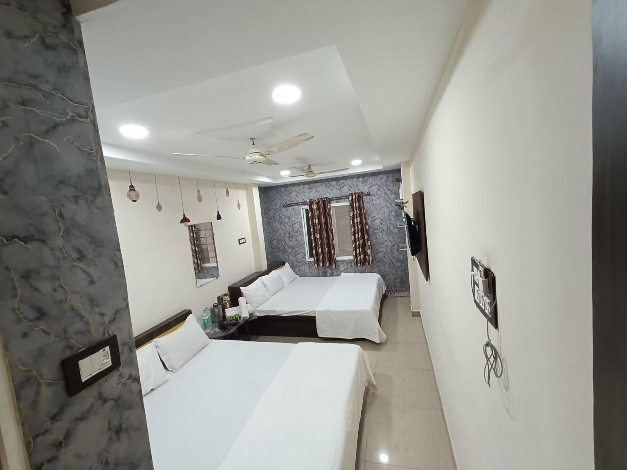 Treebo Yatri Grah Kshipra T Hotel Ujjain Dış mekan fotoğraf