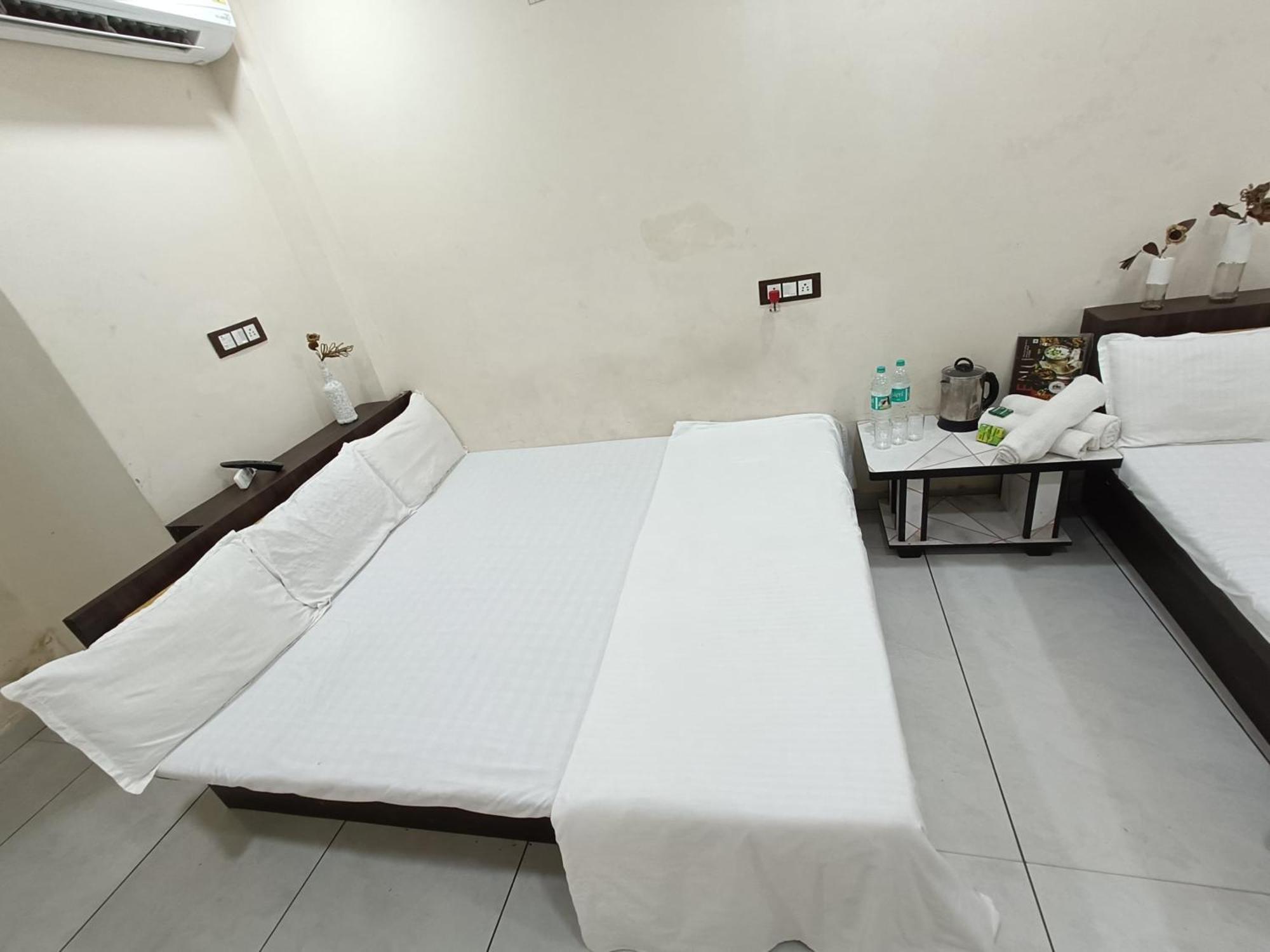 Treebo Yatri Grah Kshipra T Hotel Ujjain Dış mekan fotoğraf
