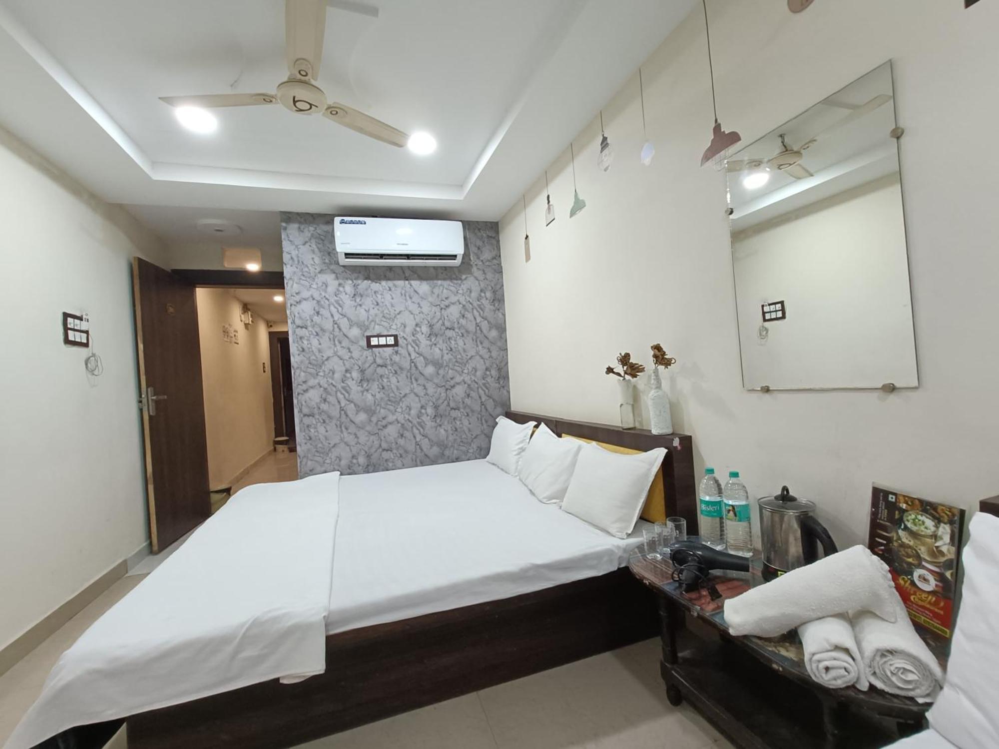 Treebo Yatri Grah Kshipra T Hotel Ujjain Dış mekan fotoğraf